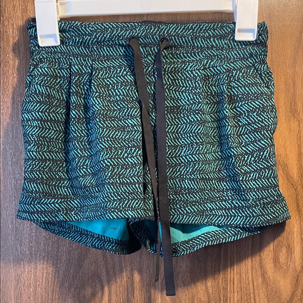 Lululemon Athletica Summer Short Black and Teal Athletic Shorts